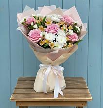 Букет цветов из:  Гвоздики, Орхидеи и Розы в Борзе