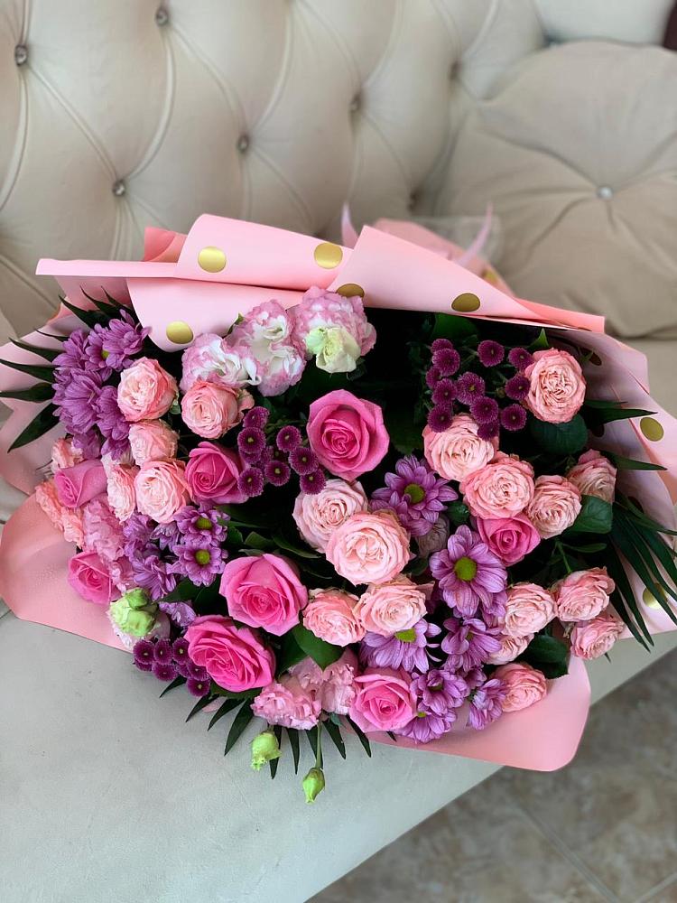 Букет цветов из: Хризантемы, Розы и Лизиантусы в Борзе