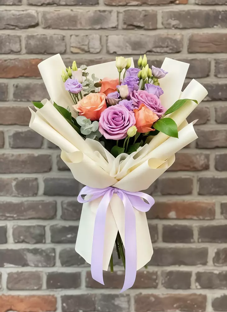 Букет цветов из: Лизиантусы и Розы в Борзе