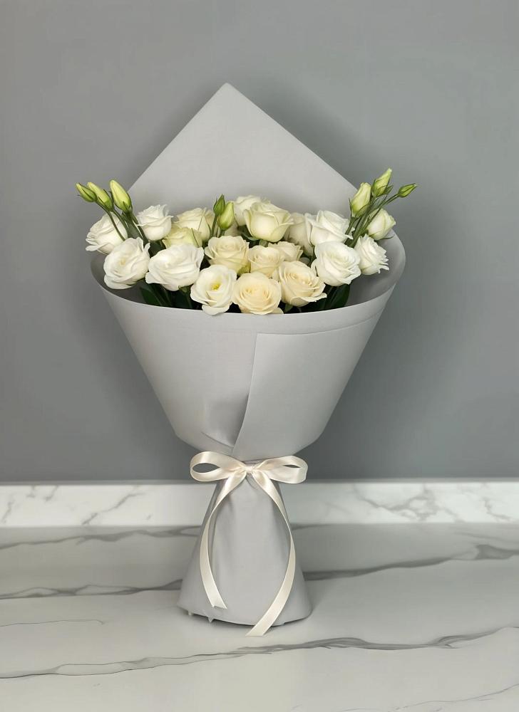 Букет цветов из: Розы и Лизиантусы в Борзе