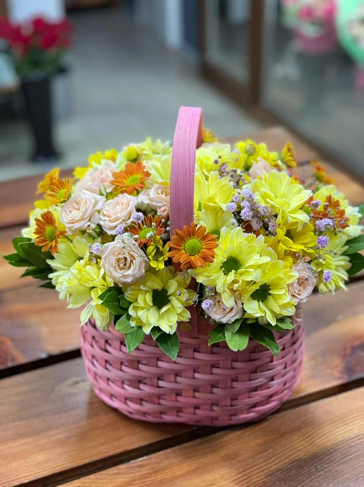 Цветочная композиция из Хризантемы и Розы в корзине в Борзе