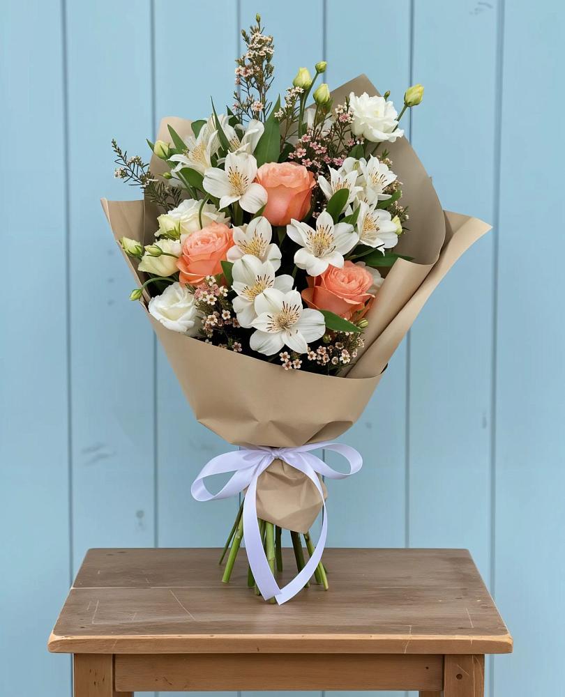 Букет цветов из: Альстромерии, Лизиантусы, Розы и Хризантемы в Борзе