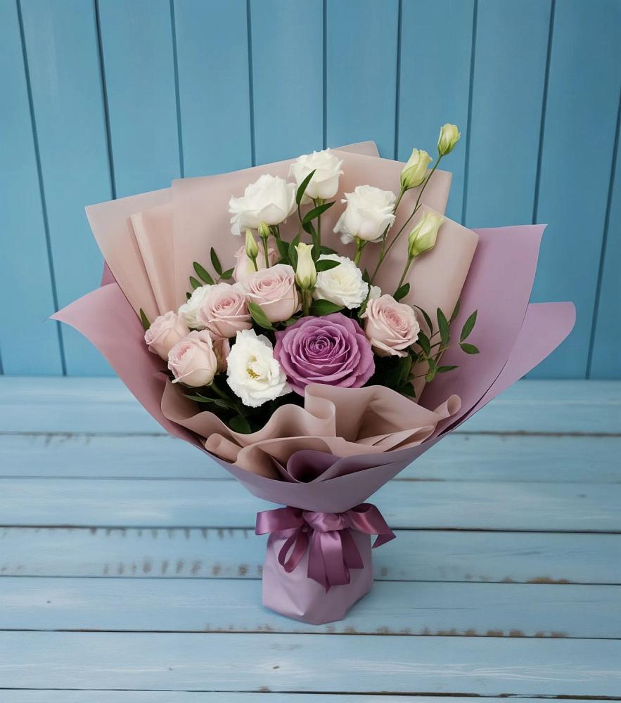 Букет цветов из: Розы и Лизиантусы в Борзе